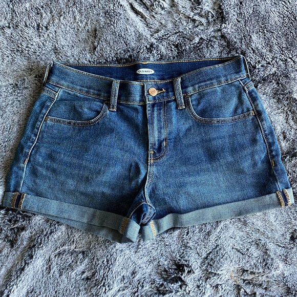 Old Navy Mid Rise Jean Short - Picture 3 of 3